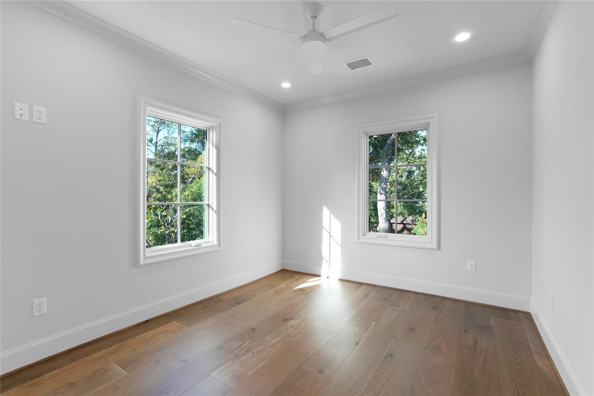 Empty room, Interior, Recessed Lighting, Wood Texture Flooring