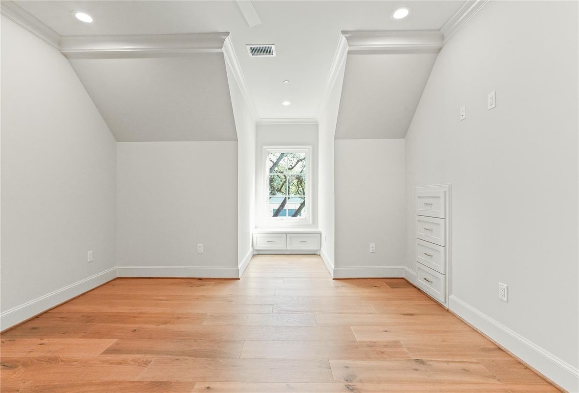 Empty room, Interior, Recessed Lighting, Wood Texture Flooring