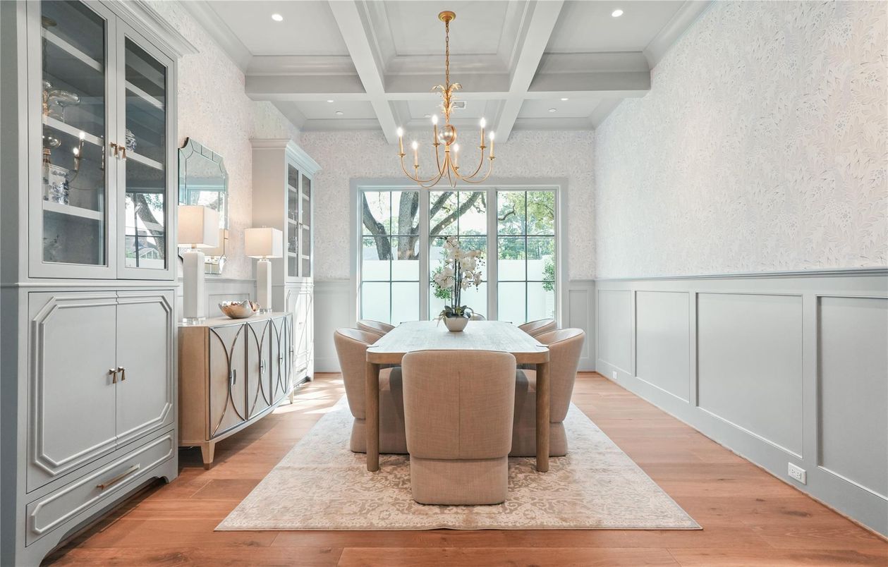 Chandelier, Dining room, Interior, Recessed Lighting, Wood Texture Flooring