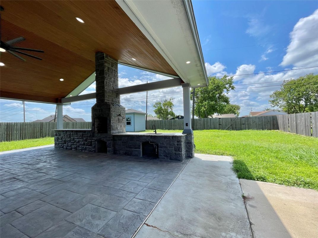 Backyard, Exterior, Outdoor Kitchen