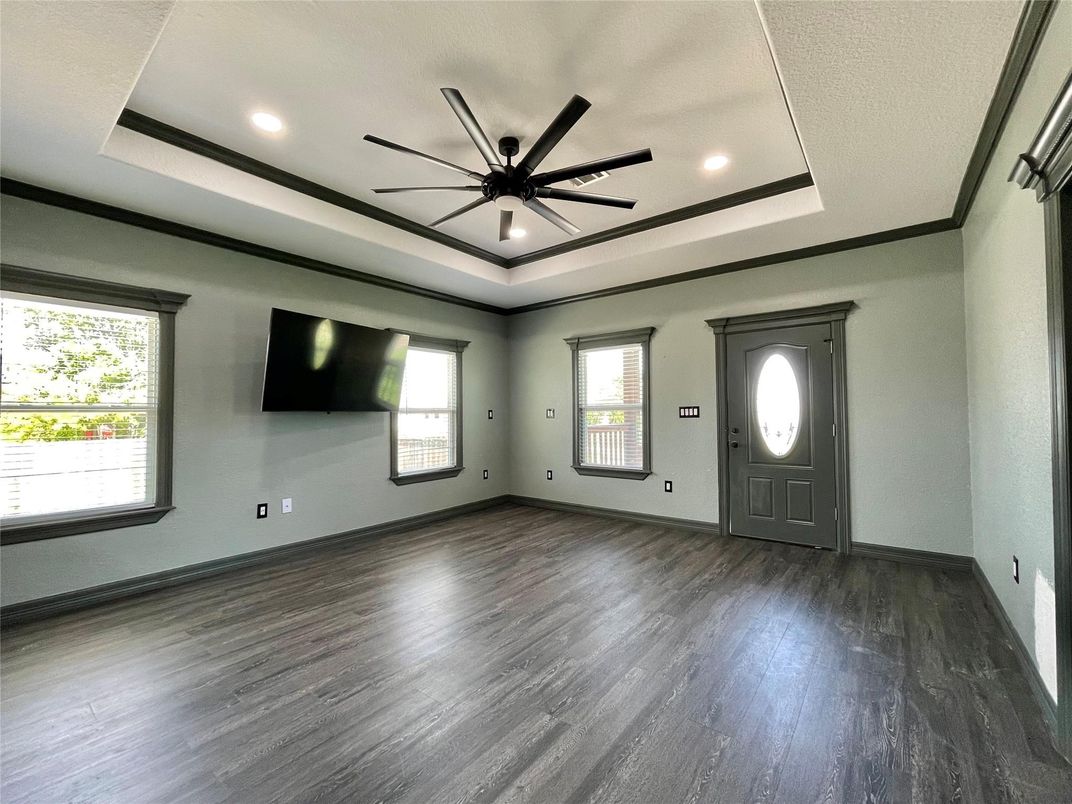 Empty room, Interior, Recessed Lighting, Wood Texture Flooring