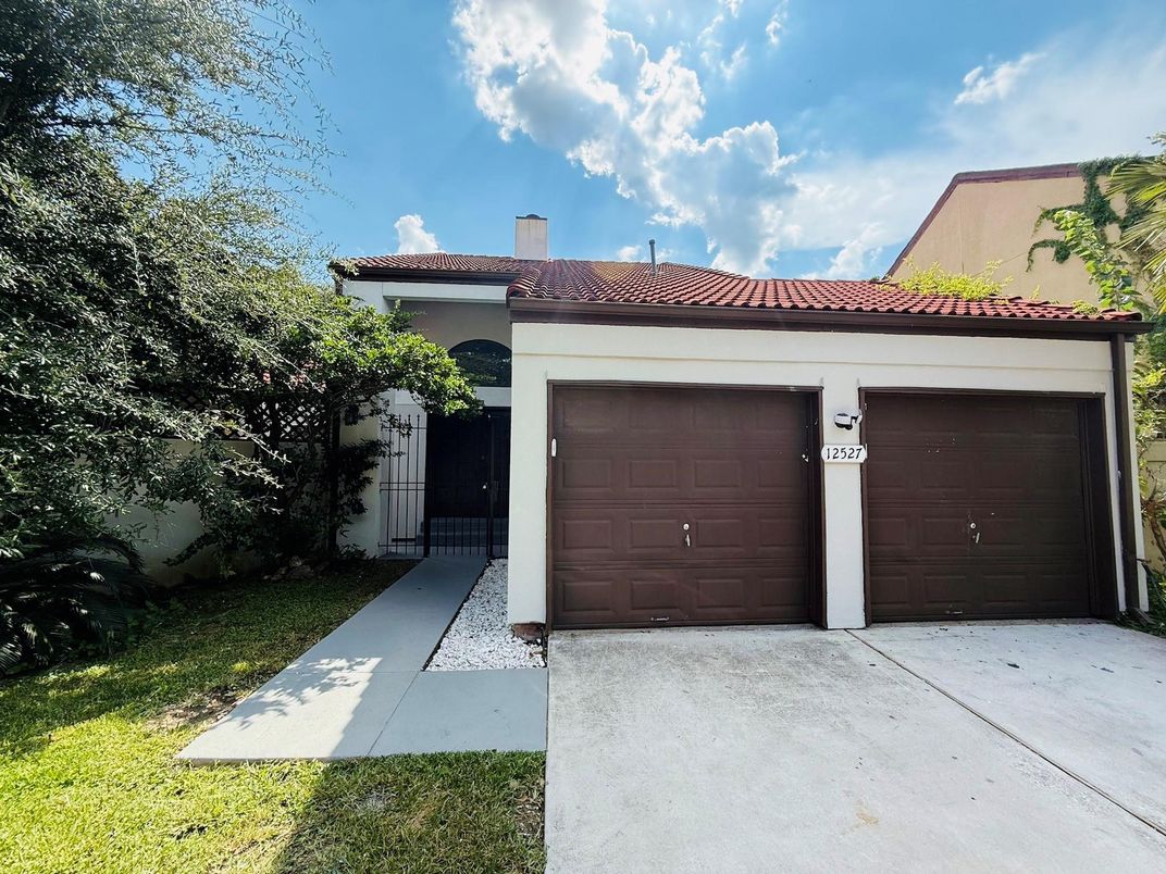 Detached Garage, Exterior
