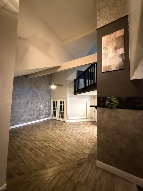 Interior, Pendant Lights, Wood Texture Flooring