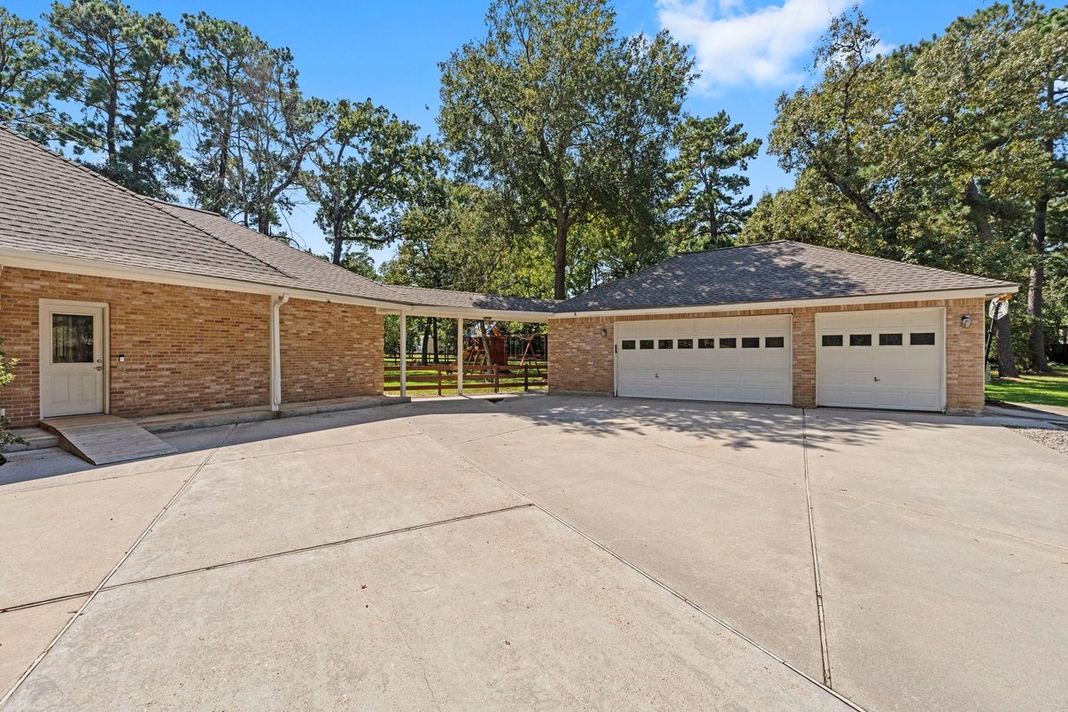 Detached Garage, Exterior