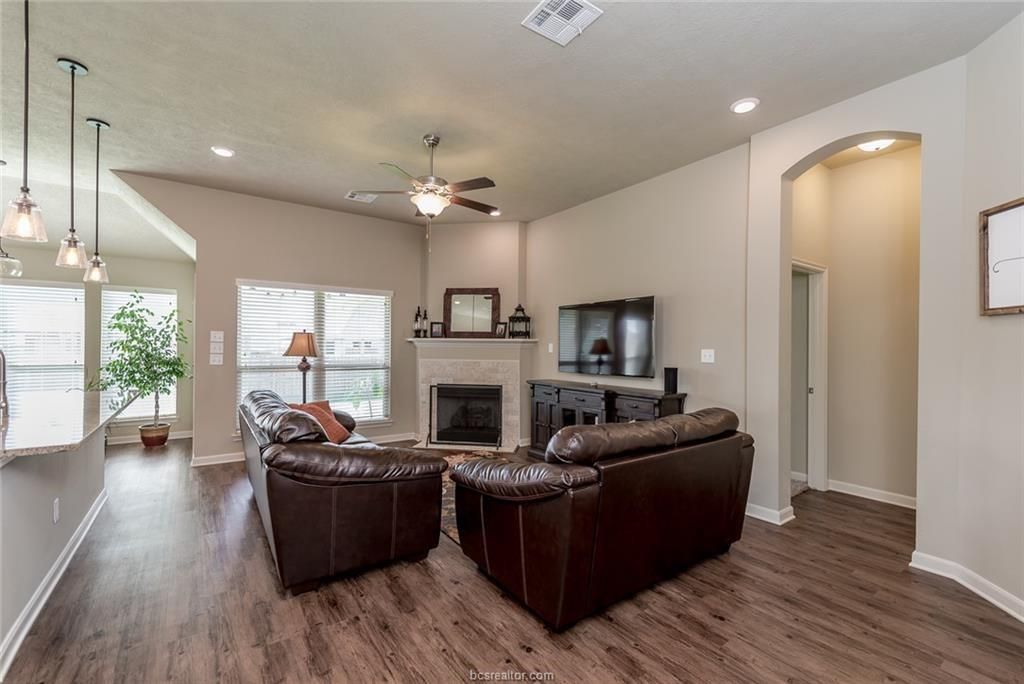 Fireplace, Interior, Living room, Pendant Lights, Recessed Lighting, Wood Texture Flooring