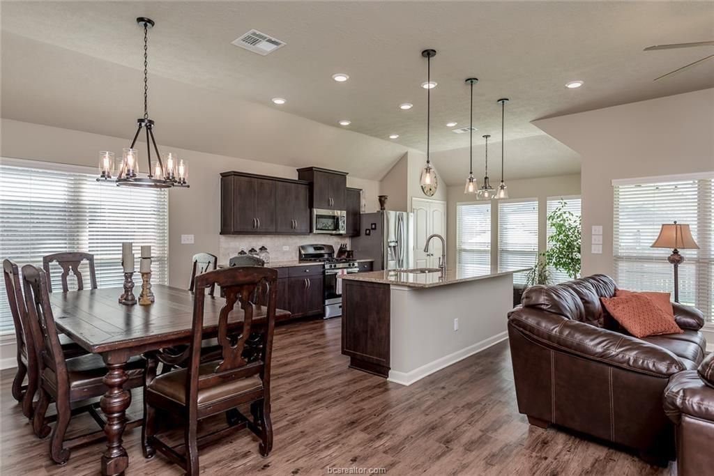 Chandelier, Dining room, Interior, Kitchen, Pendant Lights, Recessed Lighting, Stainless Steel Appliances, Wood Texture Flooring