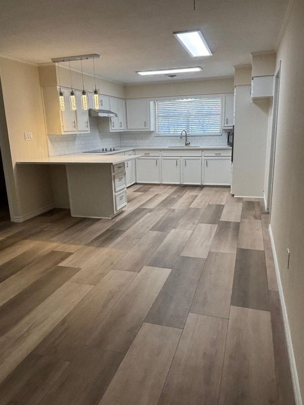 Interior, Kitchen, Pendant Lights, Wood Texture Flooring