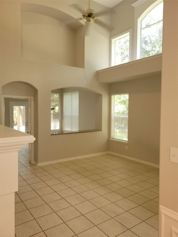 Empty room, Interior
