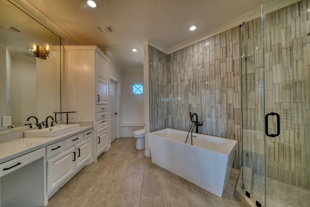Bathroom, Dual Sink Vanities, Free Standing Baths, Glass Shower, Interior, Recessed Lighting