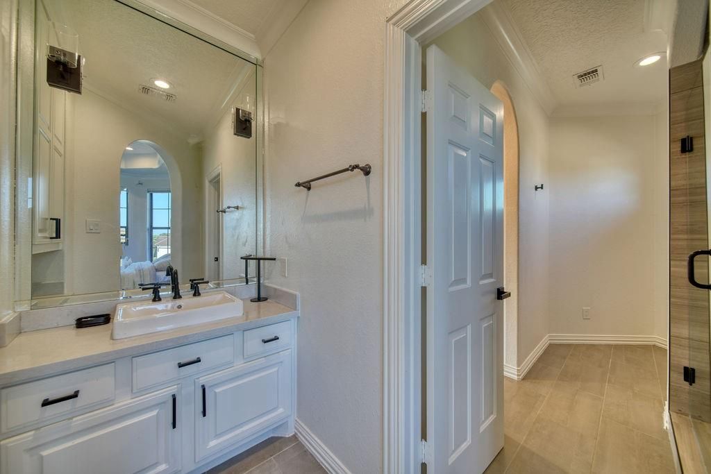 Bathroom, Dual Sink Vanities, Interior, Recessed Lighting