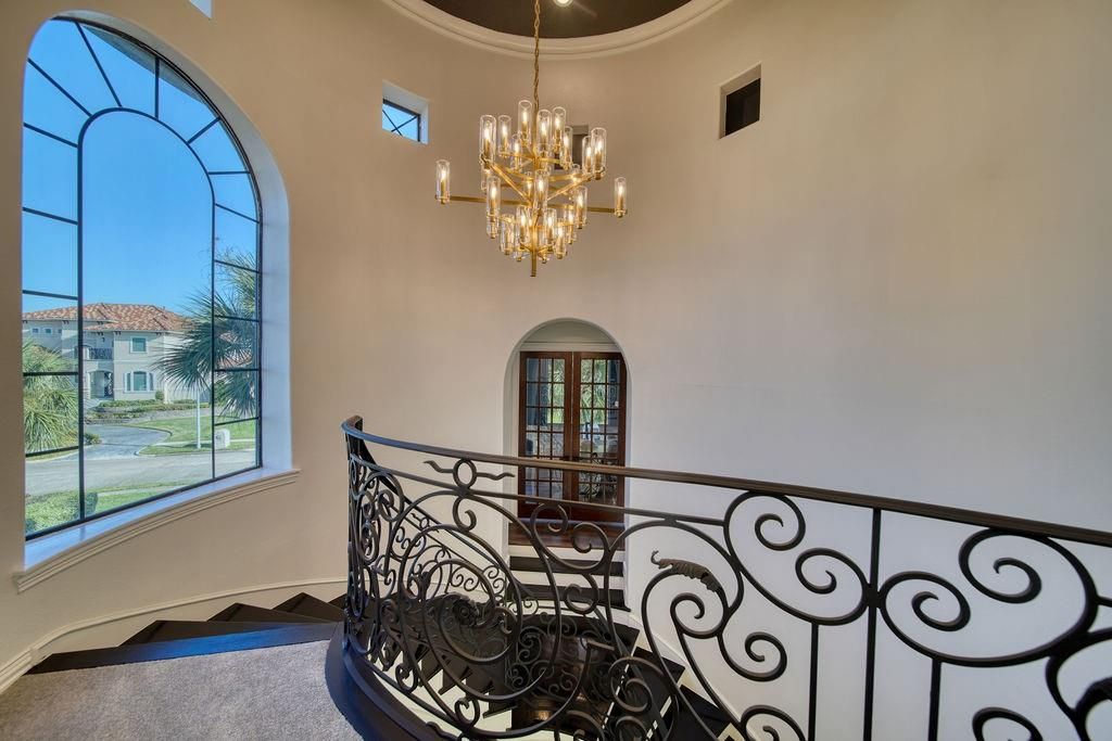 Chandelier, Interior