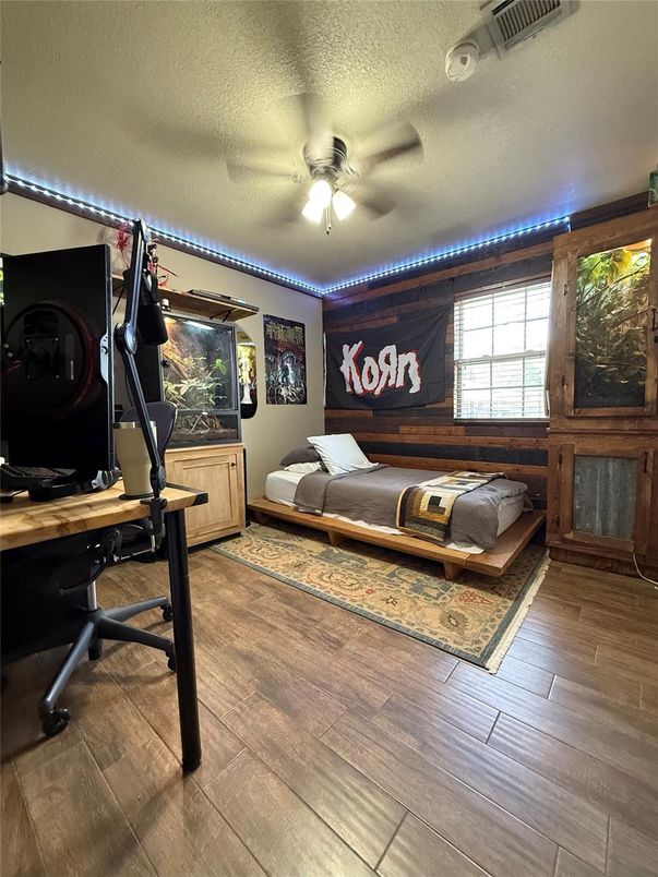Bedroom, Home Office, Interior, Wood Texture Flooring