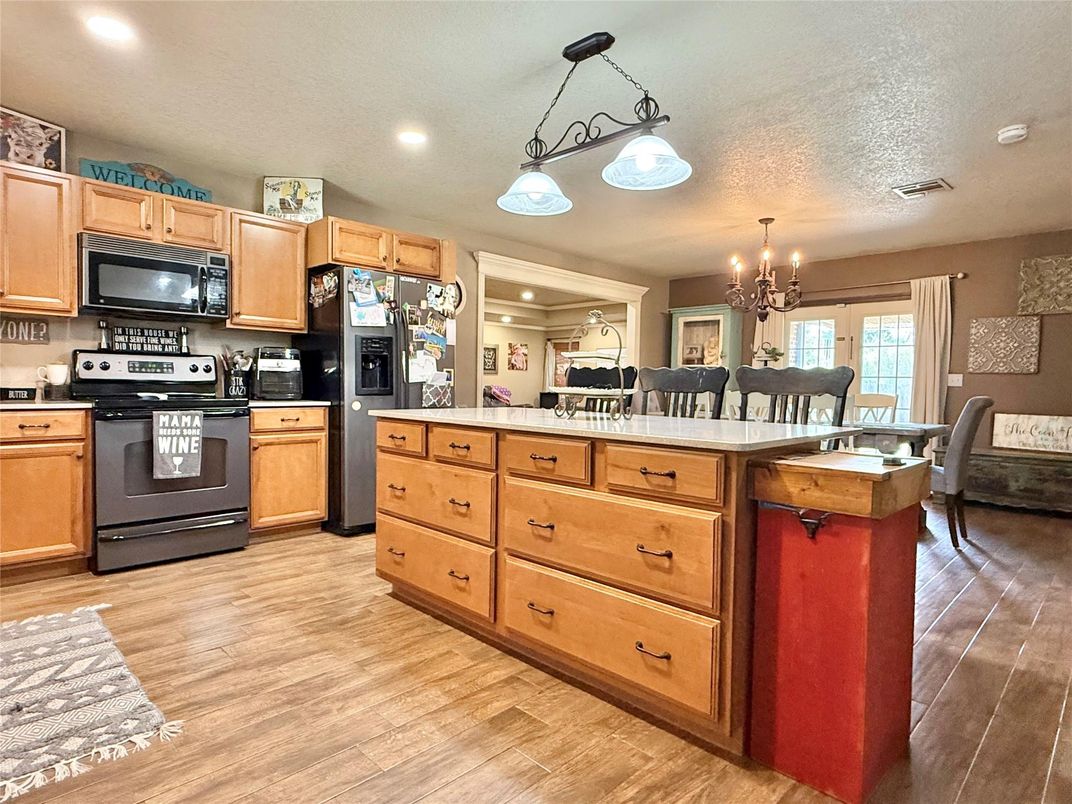 Chandelier, Dining room, Interior, Kitchen, Recessed Lighting, Wood Texture Flooring