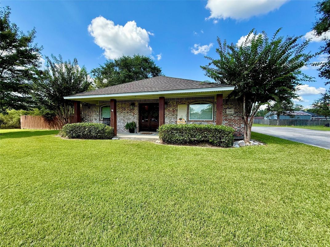 Backyard, Exterior, Facade, Brick Facade, Ranch