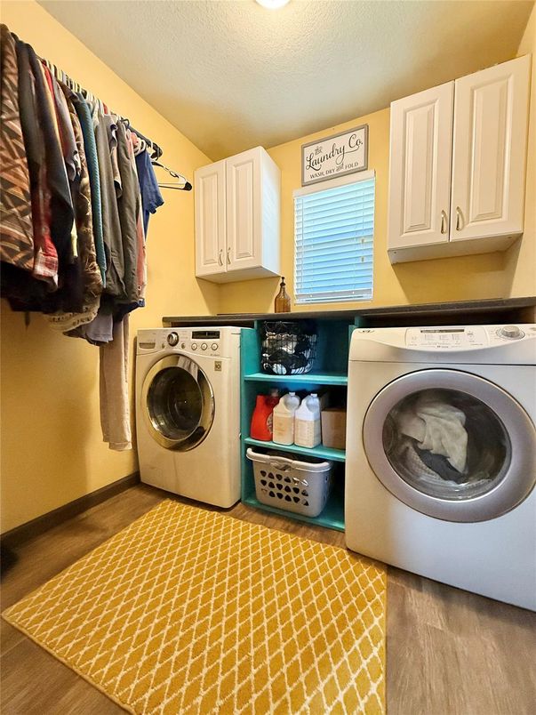 Interior, Washer, Wood Texture Flooring