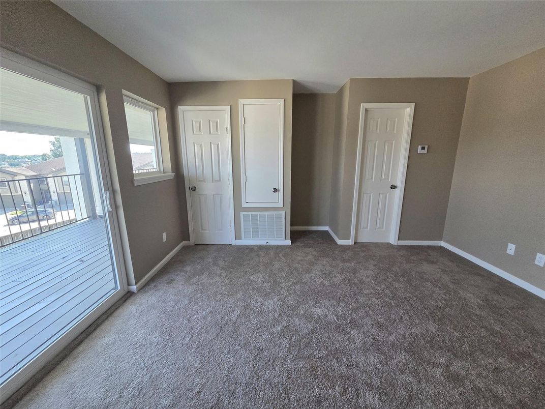 Empty room, Interior