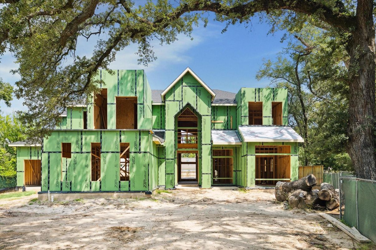 Exterior, Facade, Modern