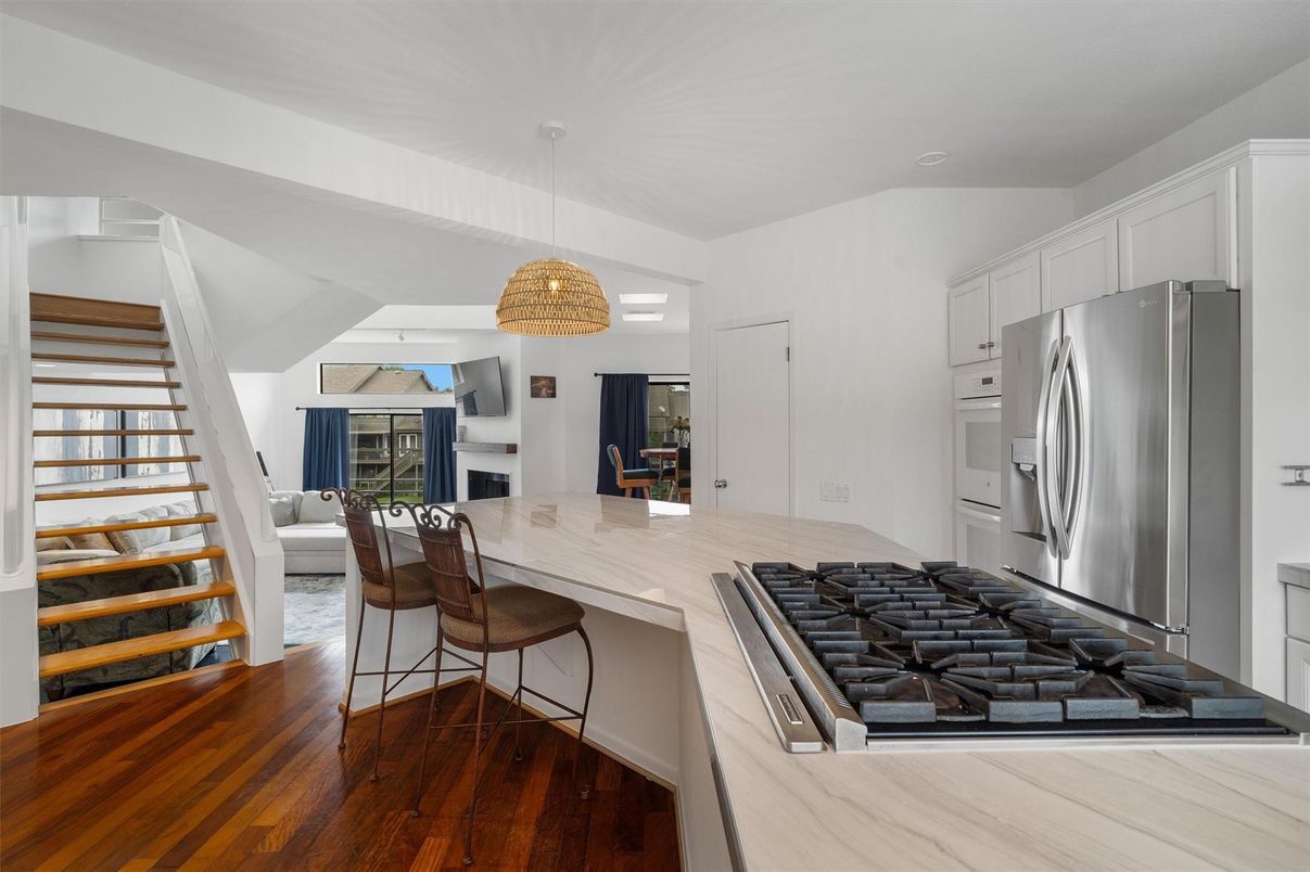 Interior, Kitchen, Living room, Pendant Lights, Stainless Steel Appliances, Wood Texture Flooring