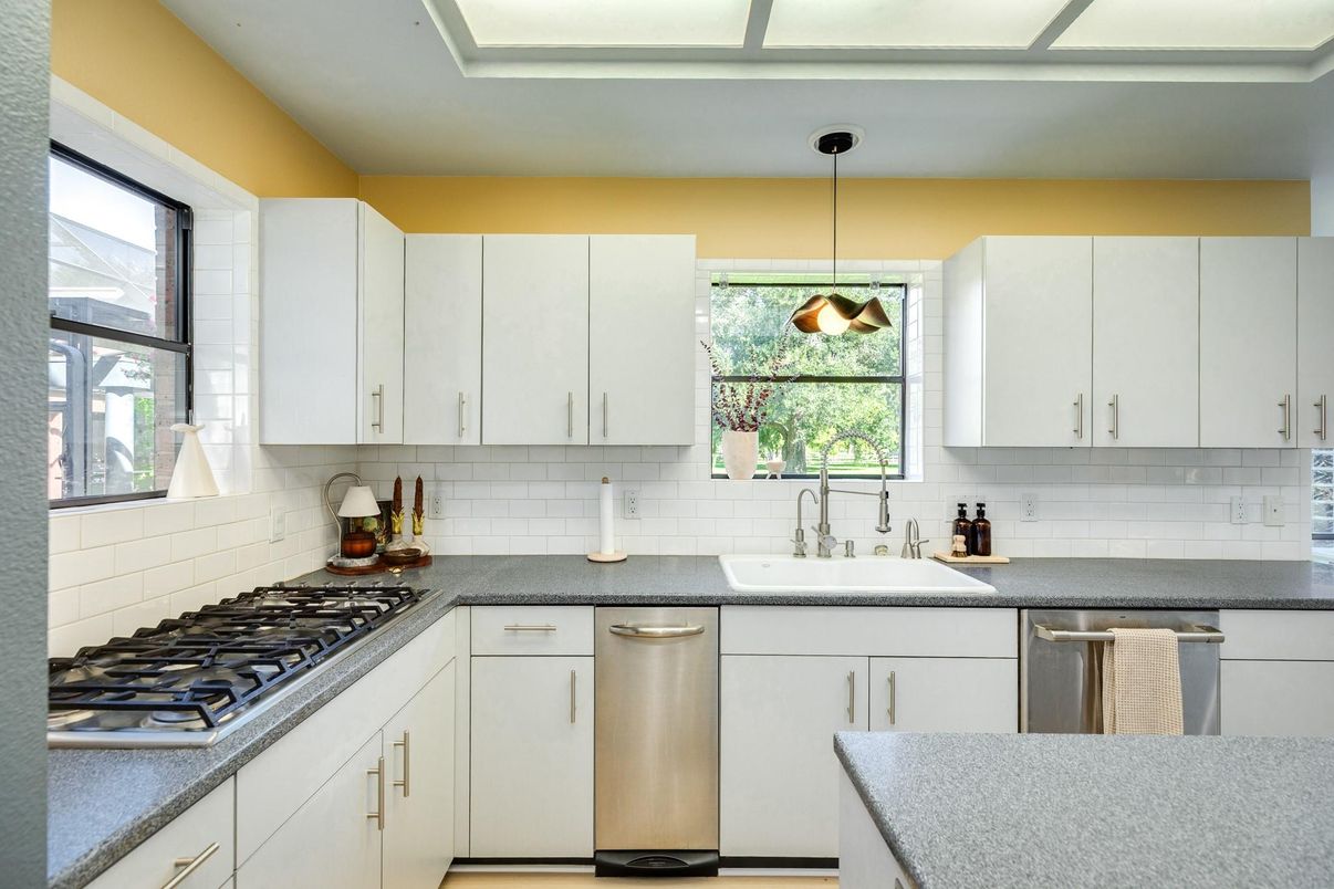 Interior, Kitchen, Pendant Lights, Stainless Steel Appliances
