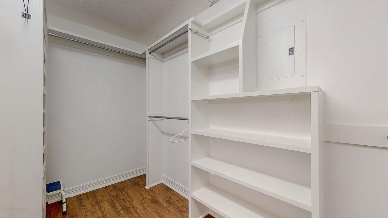 Interior, Walk-in Closets, Wood Texture Flooring