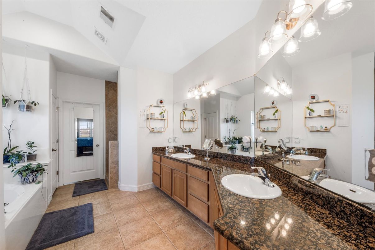 Bathroom, Dual Sink Vanities, Interior
