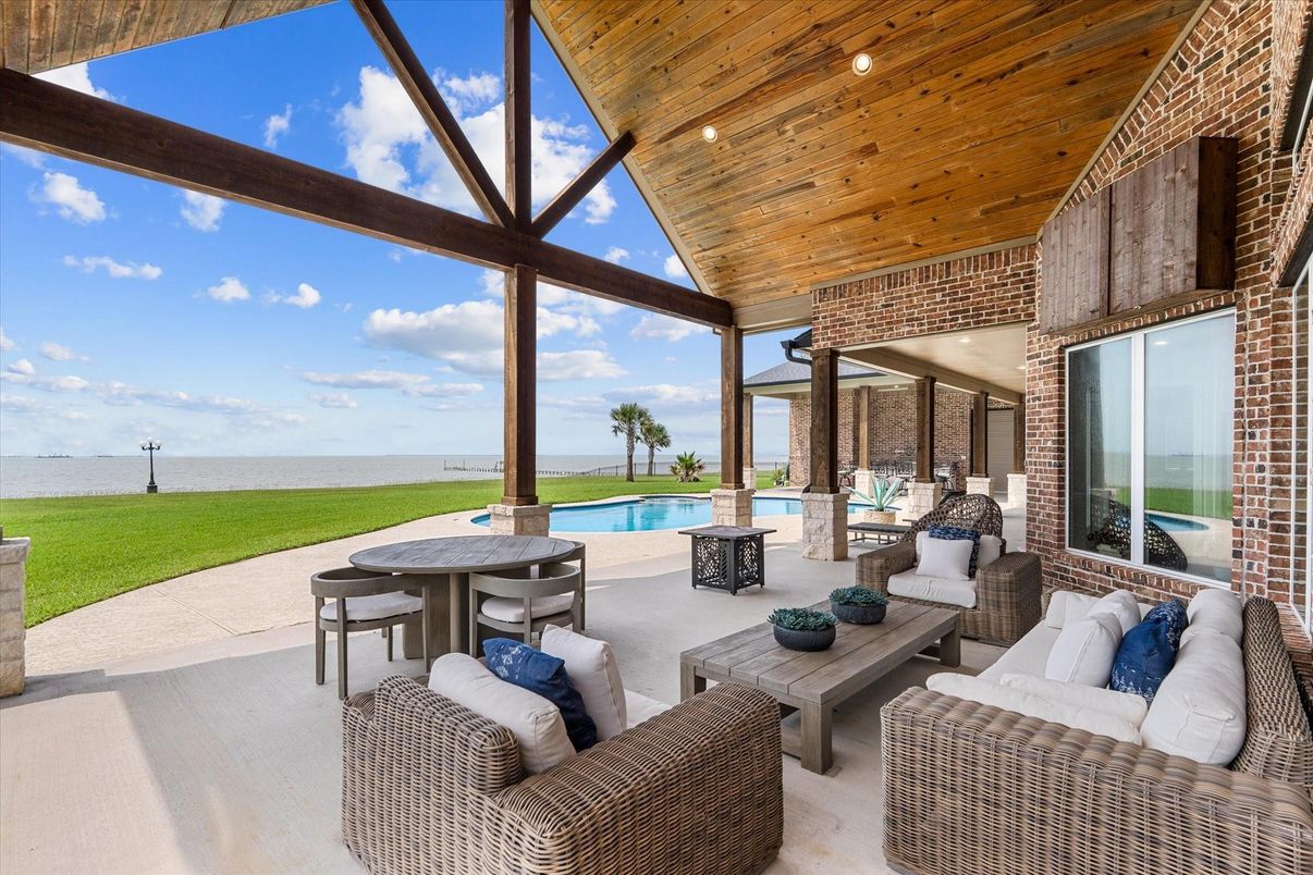Exterior, Glass Ceilings, Pool, Sun Room, Water