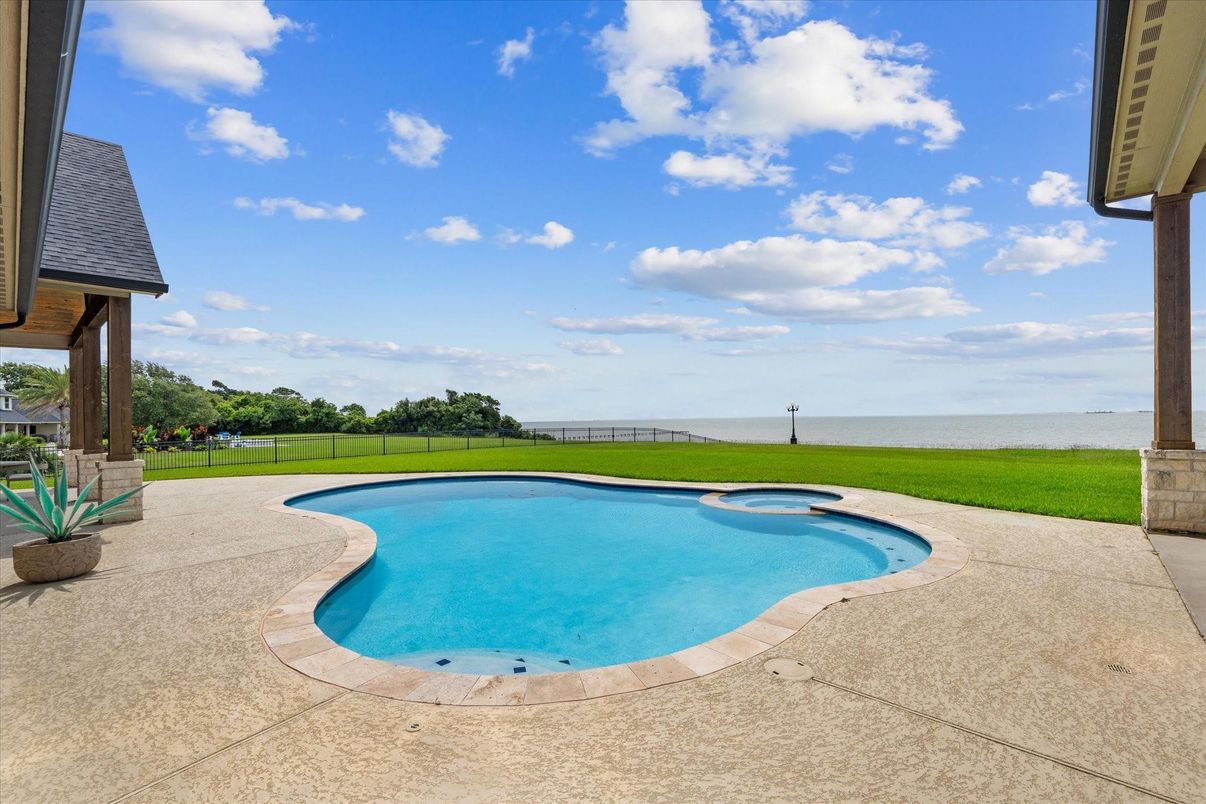 Exterior, Pool, Water