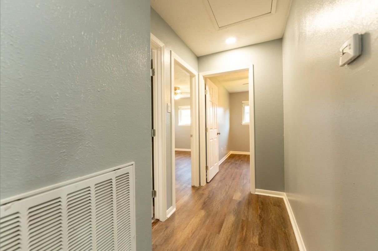 Interior, Recessed Lighting, Wood Texture Flooring