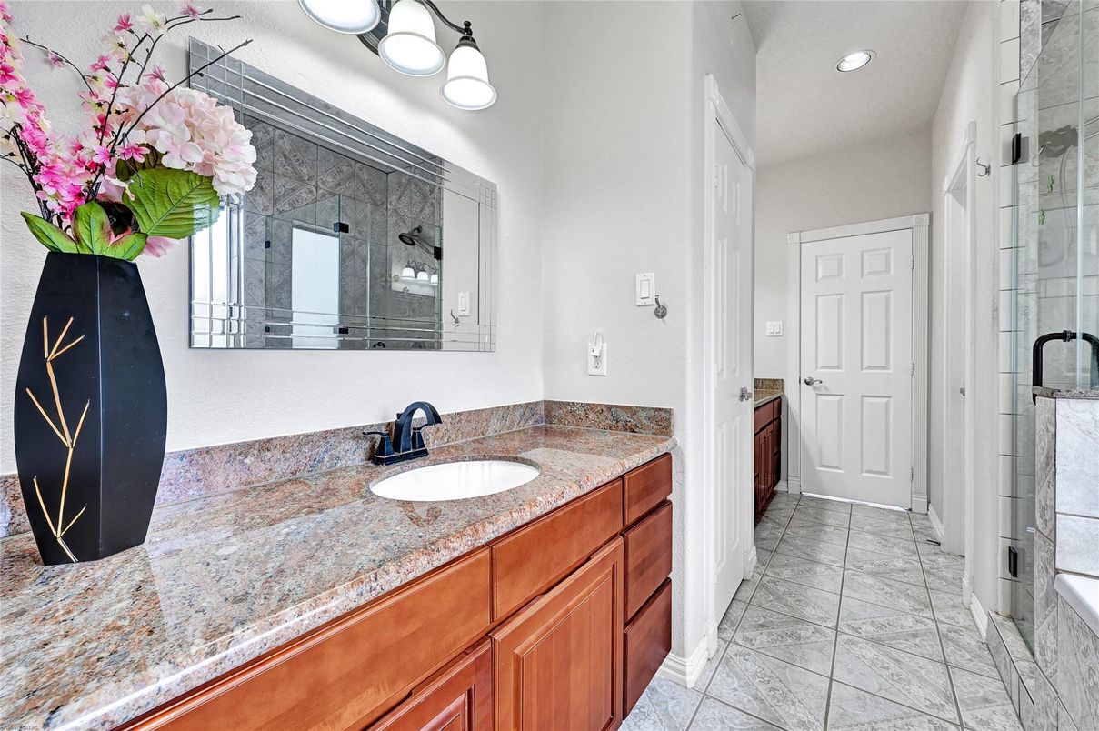 Bathroom, Dual Sink Vanities, Interior, Recessed Lighting