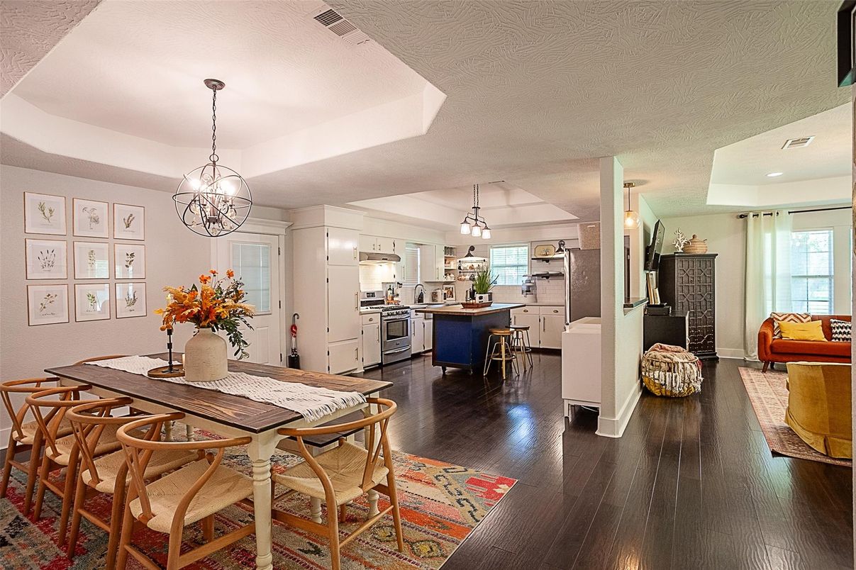 Dining room, Interior, Kitchen, Pendant Lights, Recessed Lighting, Wood Texture Flooring