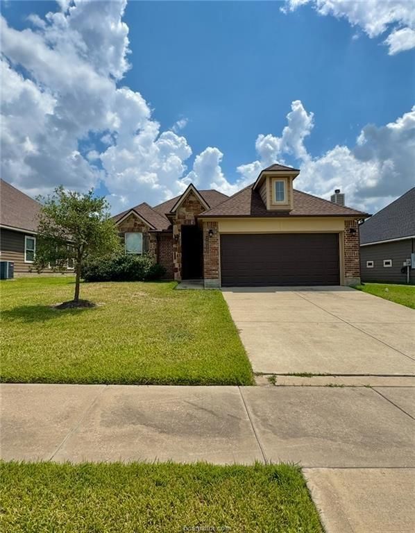 Attached, Exterior, Facade, Brick Facade, Ranch