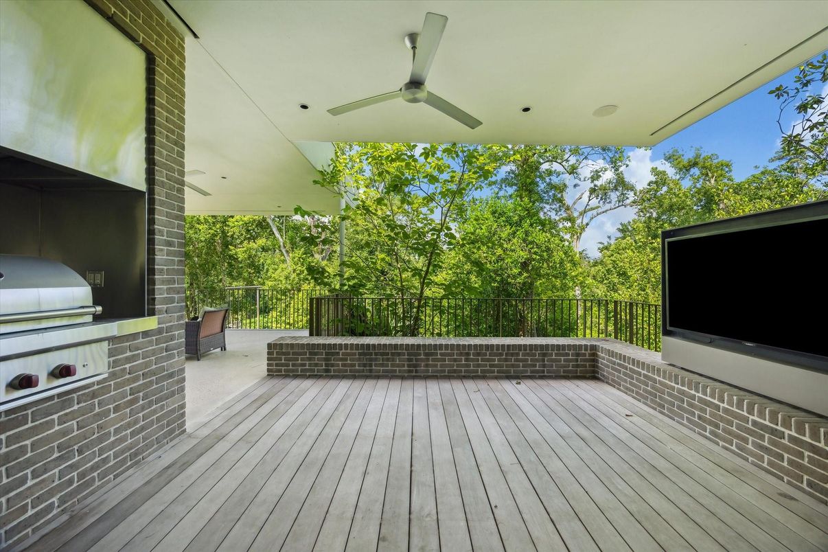 Exterior, Outdoor Kitchen