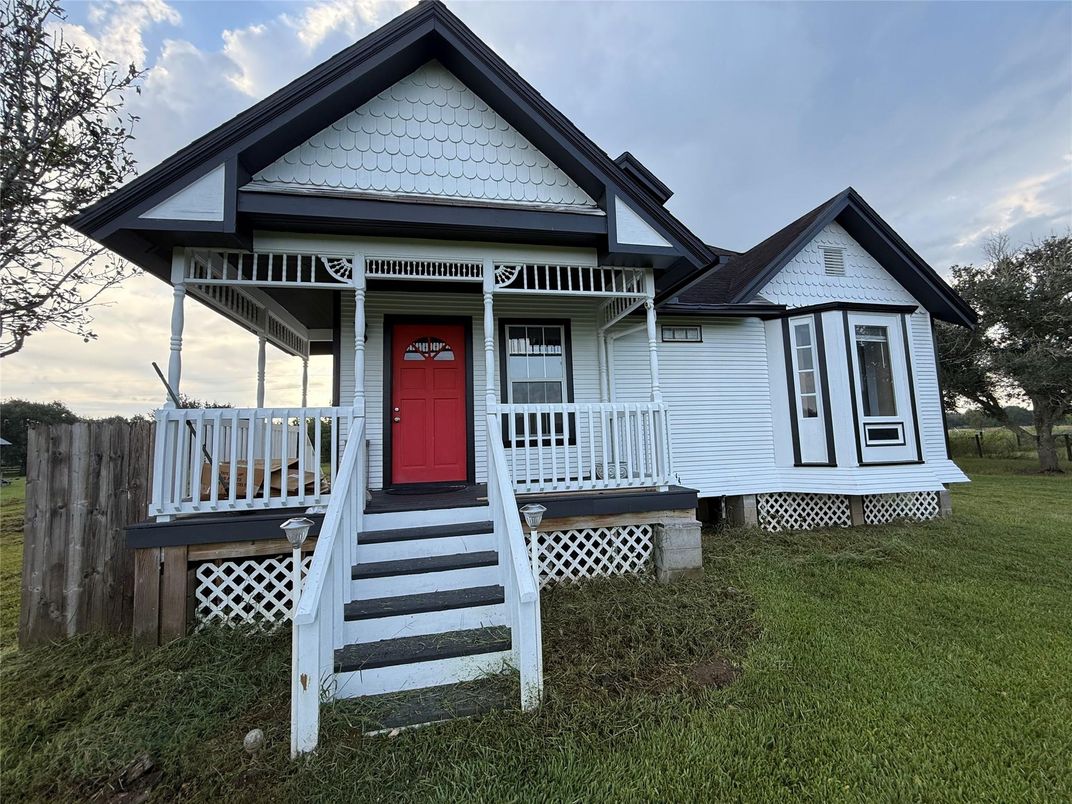 Exterior, Facade, Queen Anne Victorian