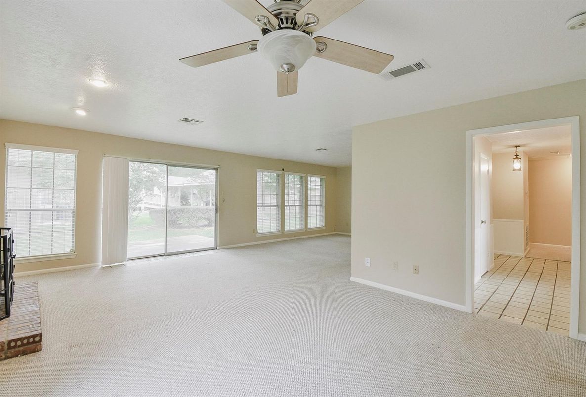 Empty room, Interior, Recessed Lighting