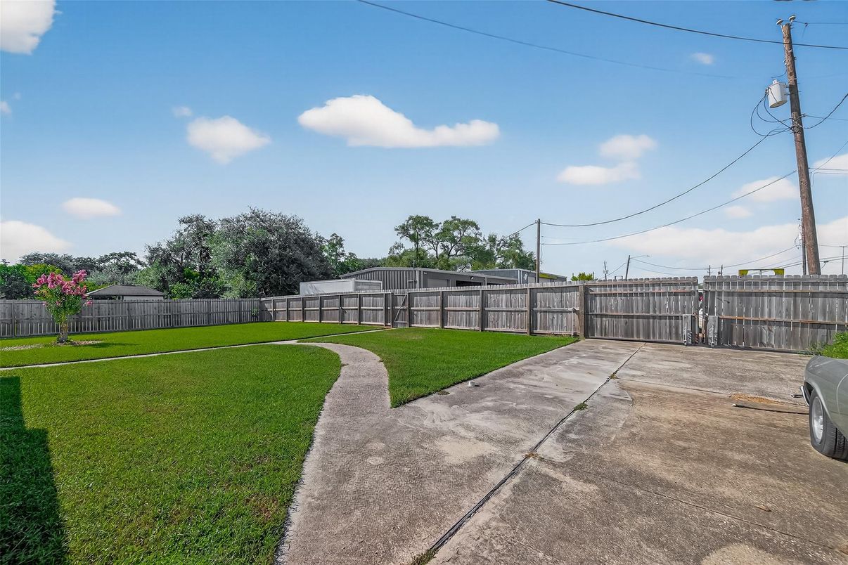 Backyard, Exterior