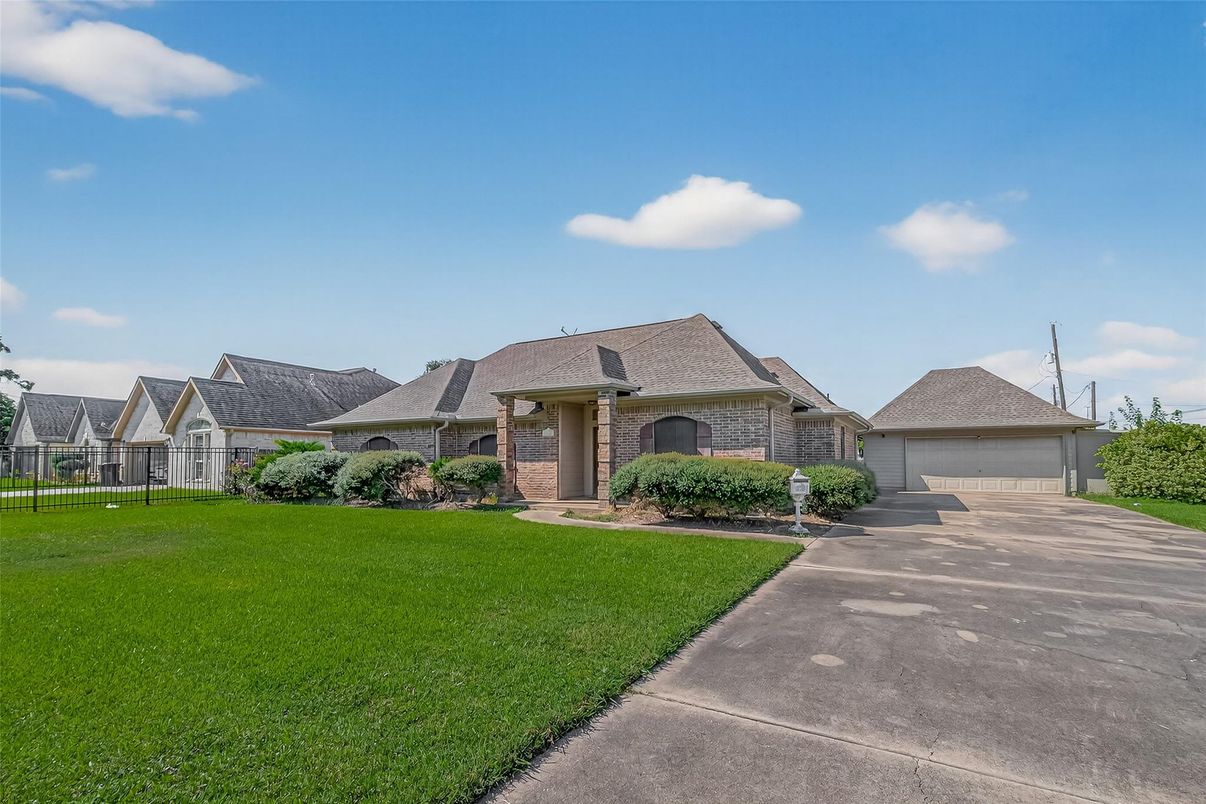 Backyard, Detached Garage, Exterior