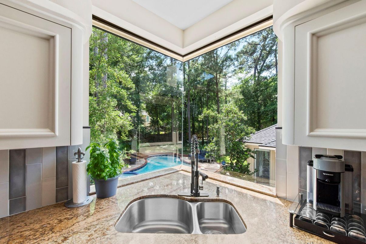 Interior, Kitchen, Pool, Sun Room