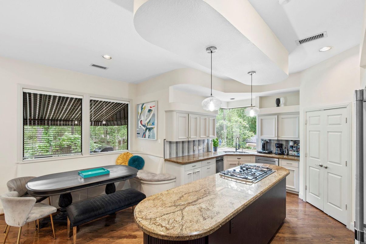Dining room, Interior, Kitchen, Pendant Lights, Recessed Lighting, Wood Texture Flooring