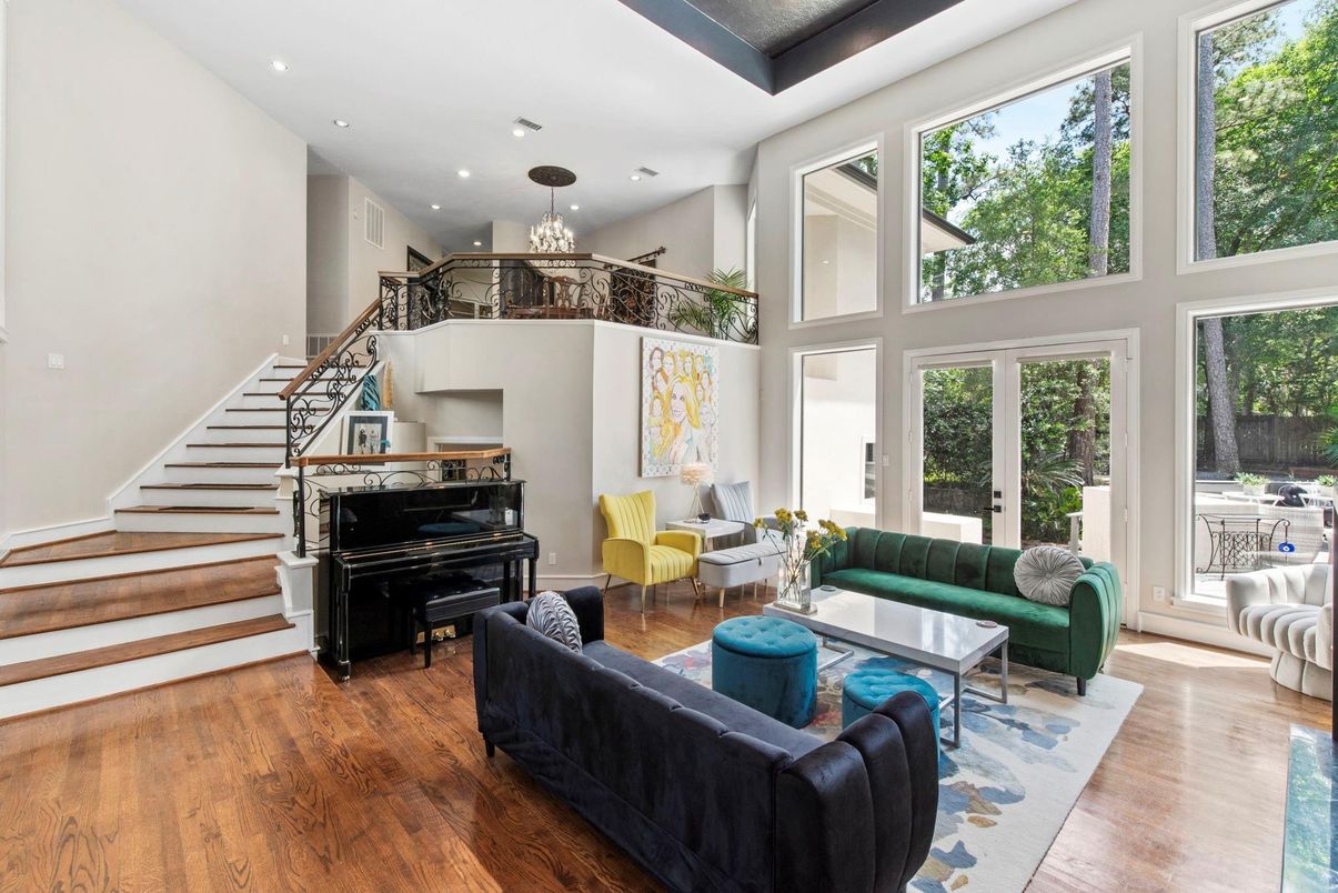Chandelier, Interior, Living room, Piano, Recessed Lighting, Wood Texture Flooring