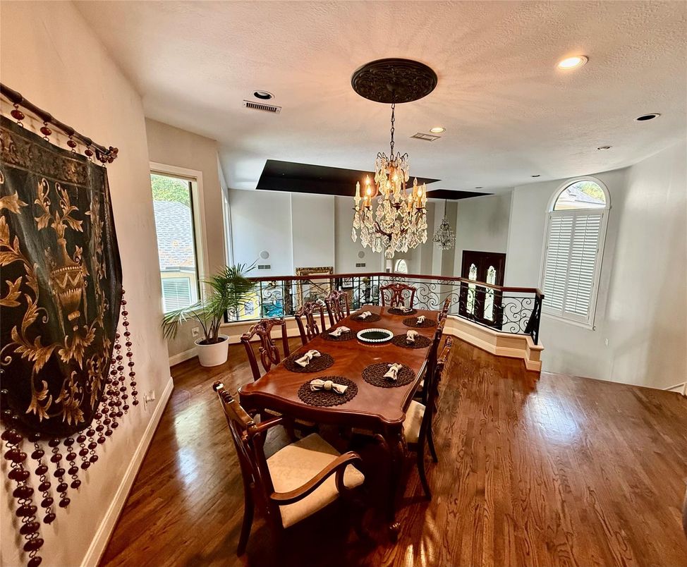 Chandelier, Dining room, Interior, Recessed Lighting, Wood Texture Flooring