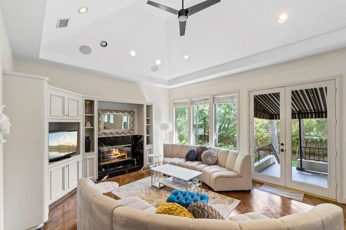 Fireplace, Interior, Living room, Pendant Lights, Recessed Lighting, Wood Texture Flooring