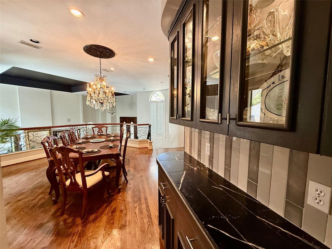 Chandelier, Dining room, Interior, Recessed Lighting, Wood Texture Flooring