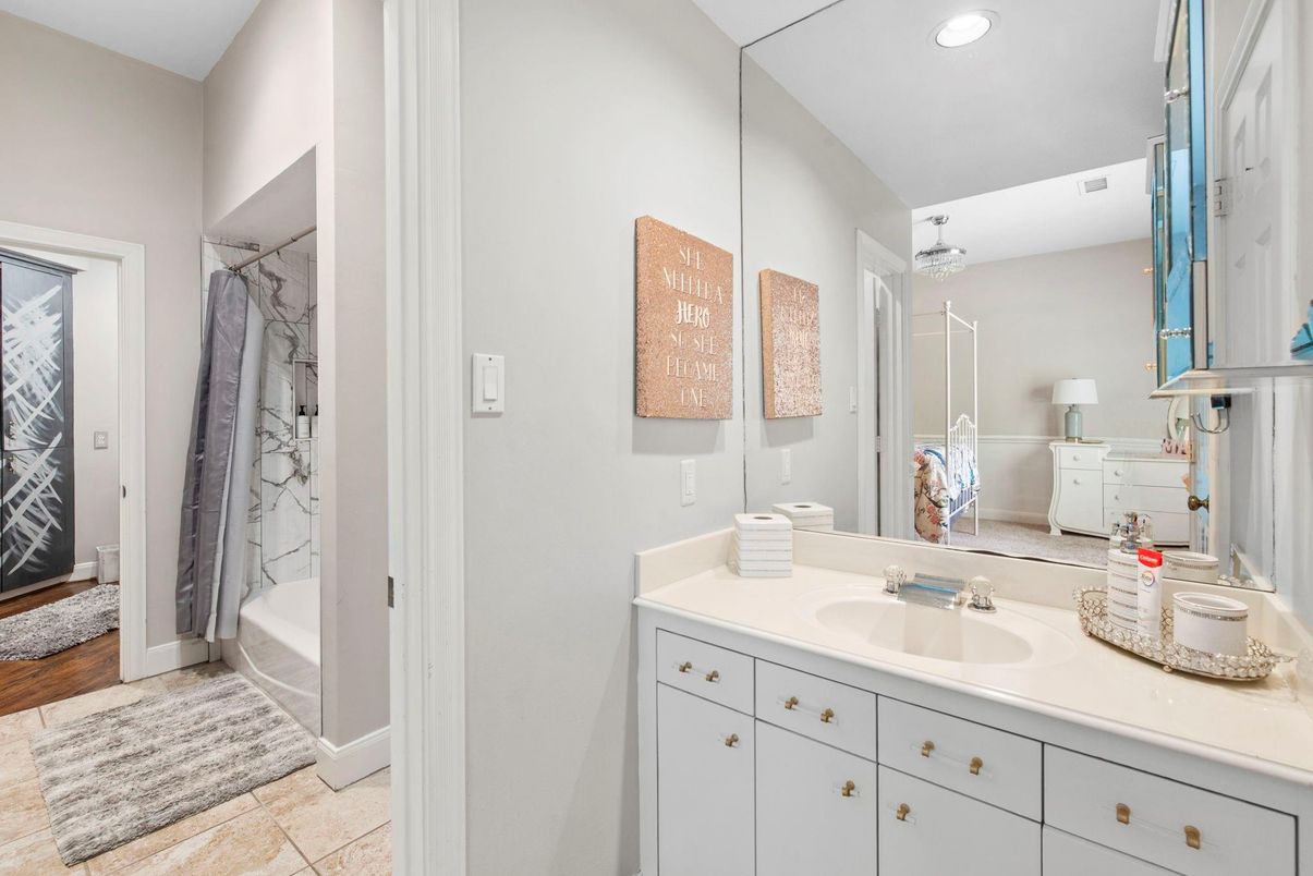 Bathroom, Interior, Recessed Lighting