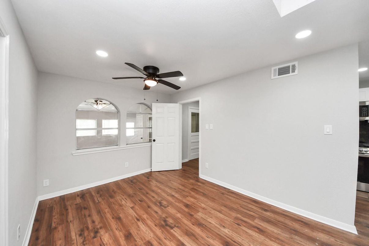 Empty room, Interior, Recessed Lighting, Wood Texture Flooring