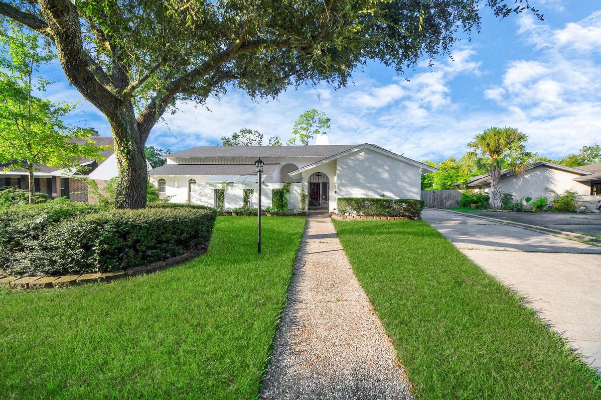 Backyard, Exterior, Facade, Ranch