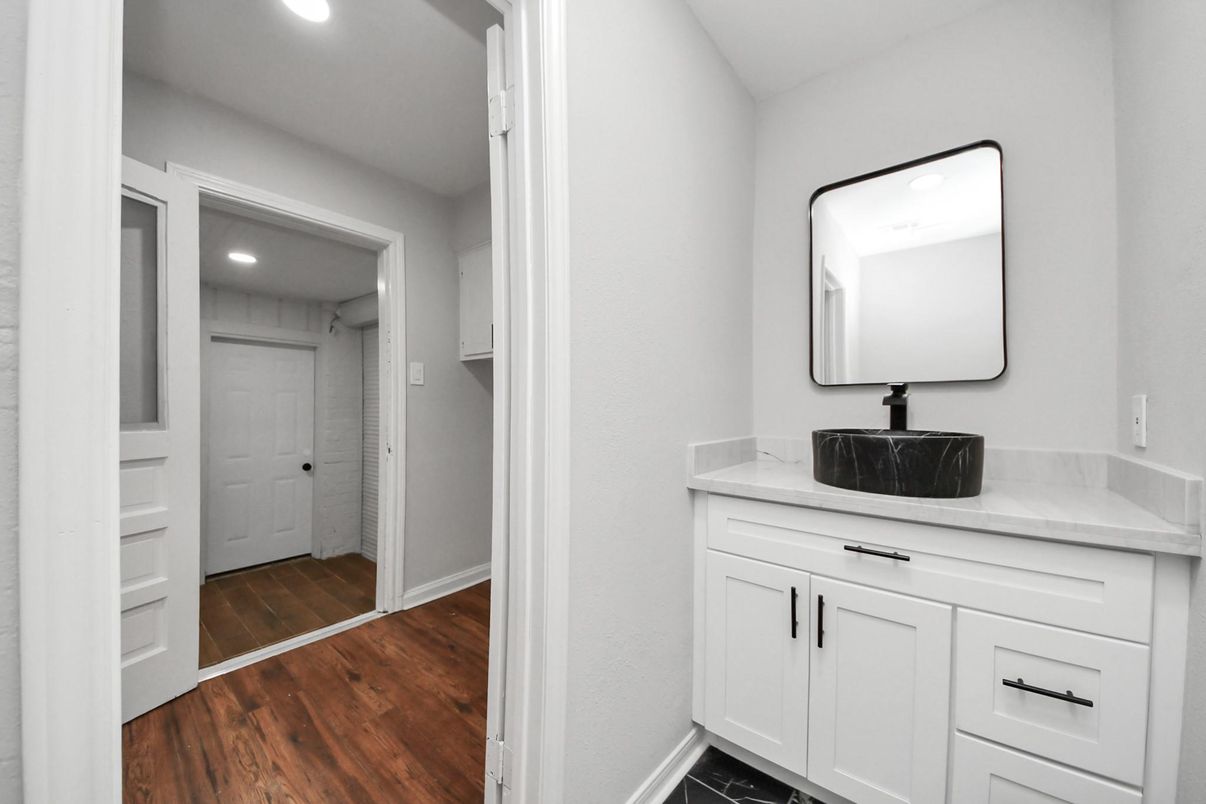 Bathroom, Interior, Recessed Lighting, Wood Texture Flooring