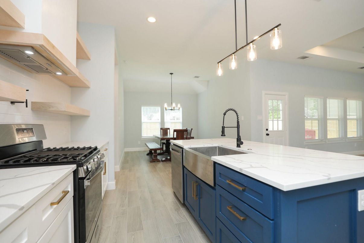 Dining room, Interior, Kitchen, Pendant Lights, Recessed Lighting, Stainless Steel Appliances, Wood Texture Flooring