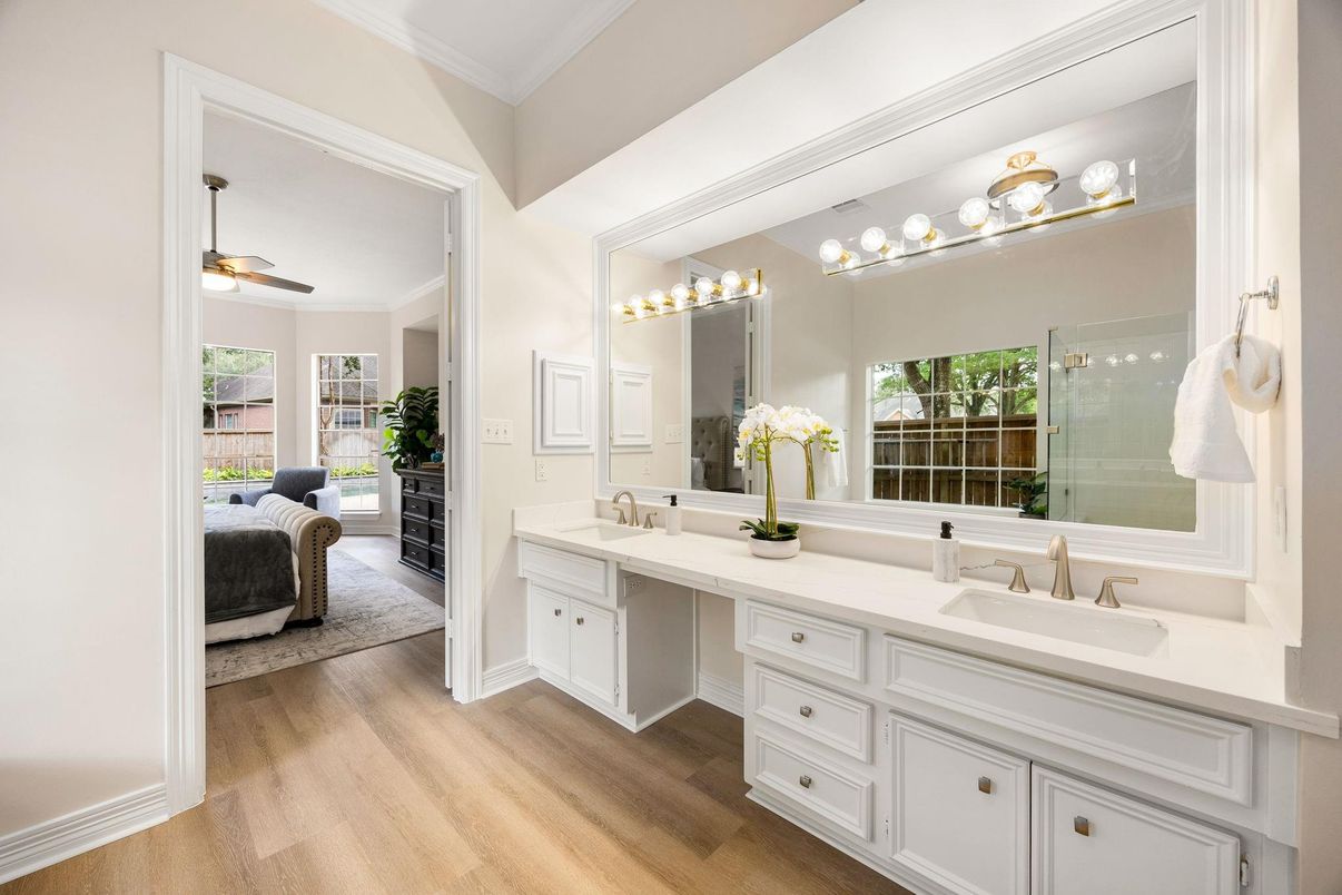 Bathroom, Dual Sink Vanities, Interior, Wood Texture Flooring