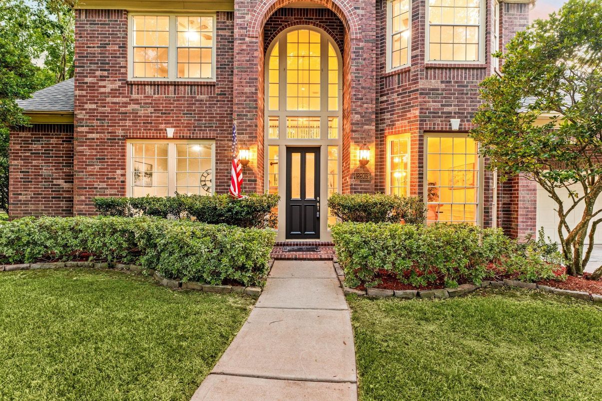 Exterior, Facade, Brick Facade, Brick Traditional