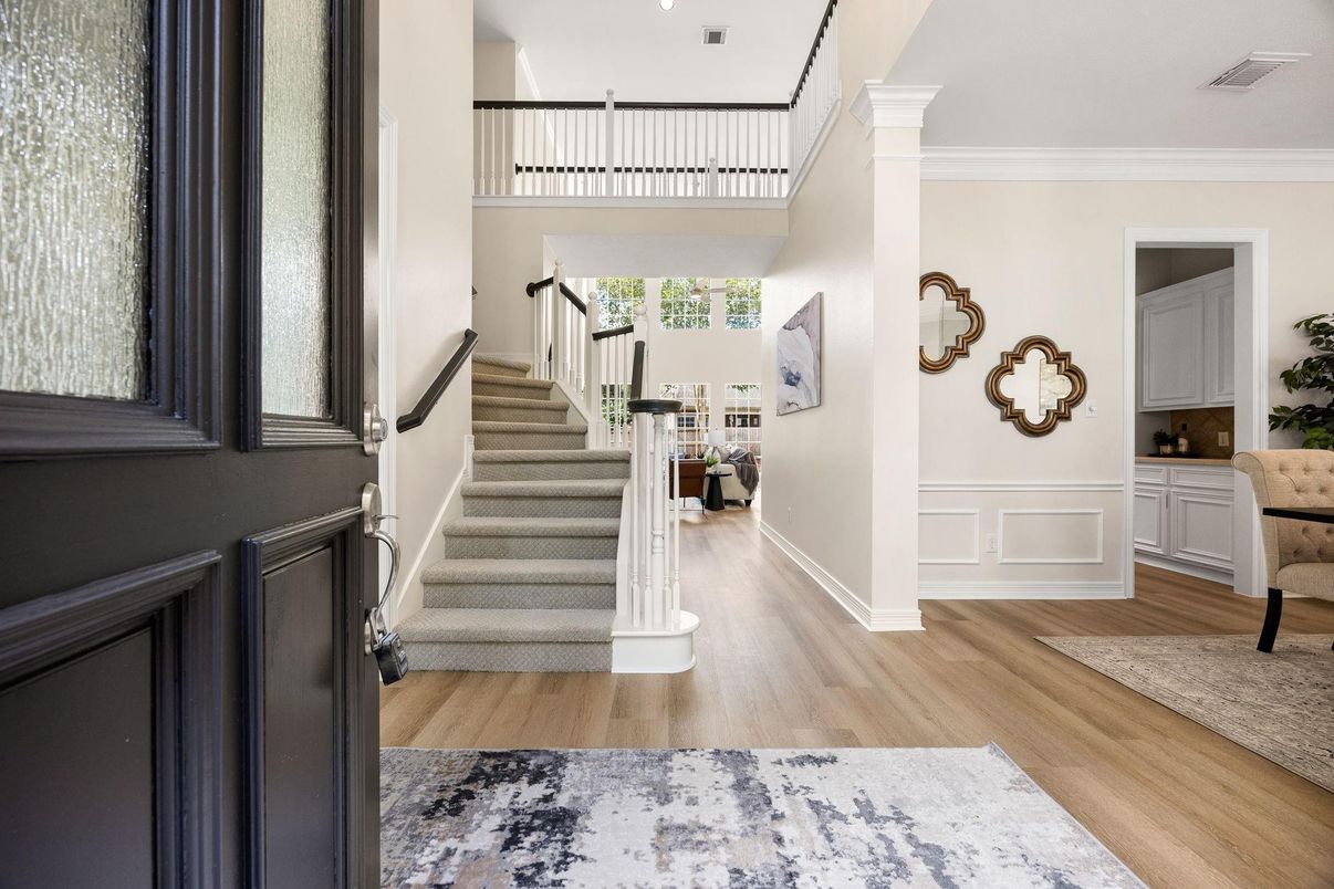 Interior, Recessed Lighting, Wood Texture Flooring